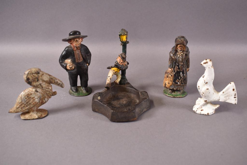 5 VINTAGE CAST IRON PIECES: 2 BOTTLE OPENERS, 1 ASHTRAY, 2 FIGURES. SOME PAINT LOSS. OVERALL GOOD CONDITION.