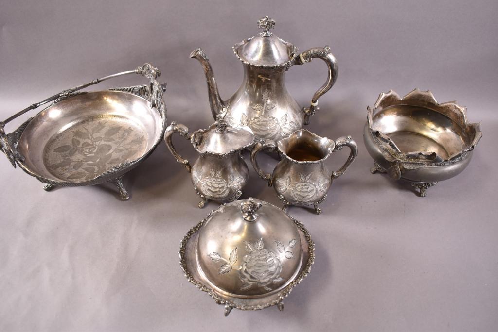 6 PIECES OF VICTORIAN SILVER PLATE (1 of 6)
