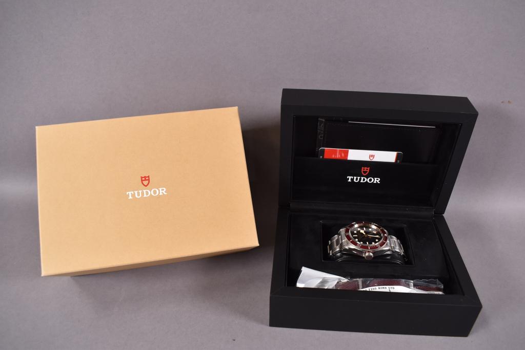 TUDOR HERITAGE BLACK BAY MENS WATCH (1 of 3)
