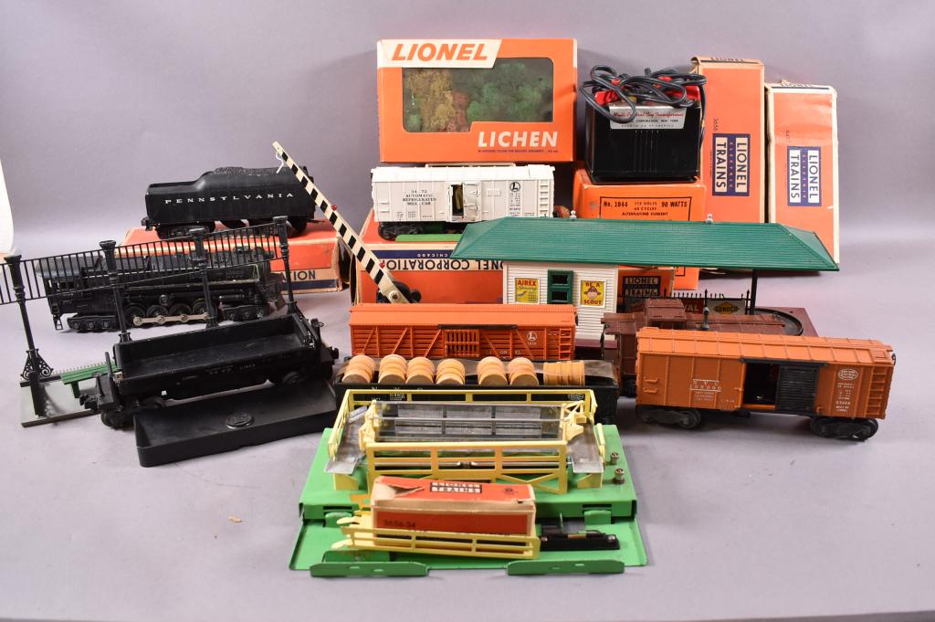 HUGE POST WAR LIONEL TRAIN SET (1 of 5)