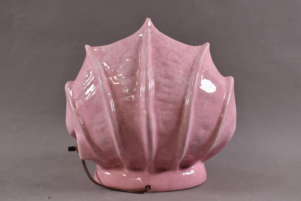CLAM SHELL TV LAMP (1 of 2)
