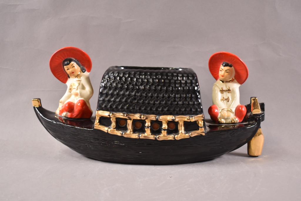 JAPANESE FIGURES IN BOAT TV LAMP (1 of 2)