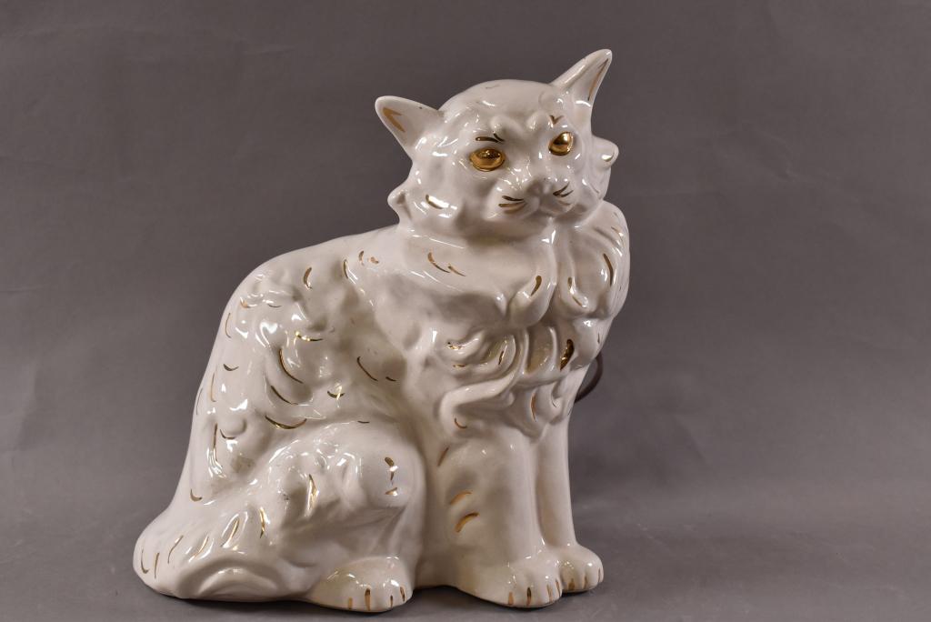 CAT TV LAMP (1 of 2)