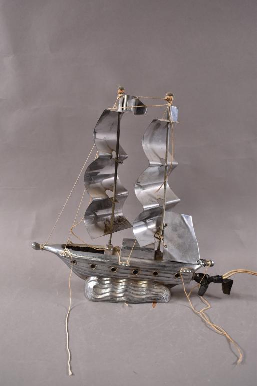 SAIL BOAT TV LAMP (1 of 2)