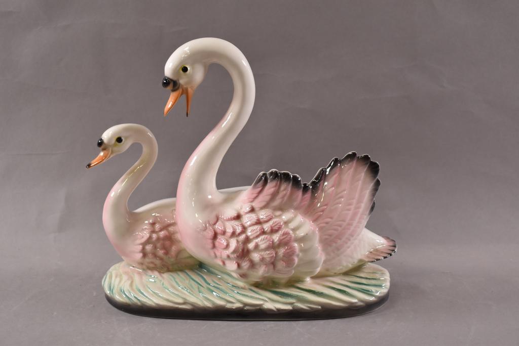 DOUBLE SWAN TV LAMP PLANTER (1 of 2)
