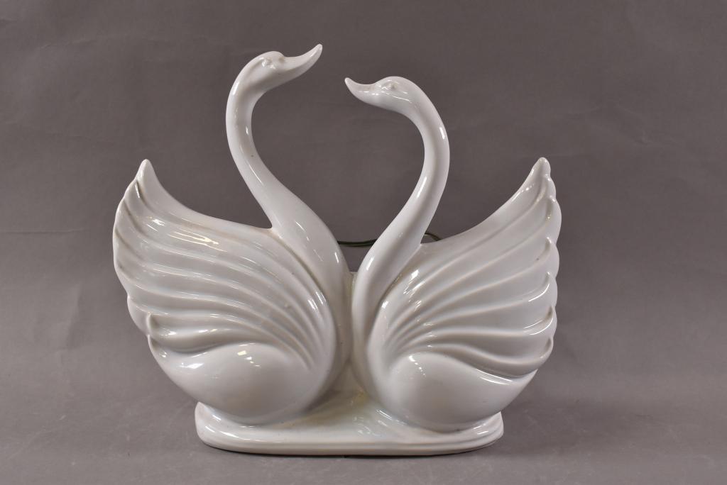 DOUBLE SWAN TV LAMP PLANTER (1 of 2)