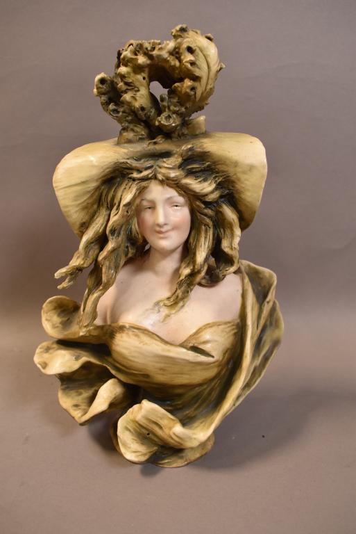 SMALL AUSTRIAN TEPLITZ BUST (1 of 3)