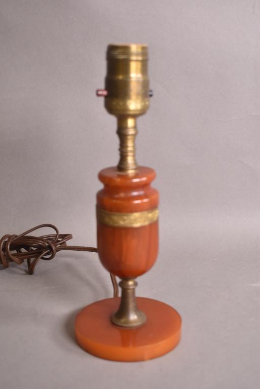 AMBER BAKELITE BOUDOIR LAMP: 9 1/2" TALL. NO SHADE