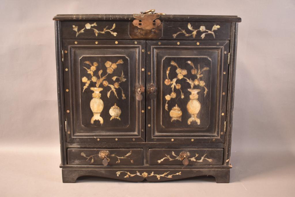 INLAID CHINESE JEWELRY BOX (1 of 6)