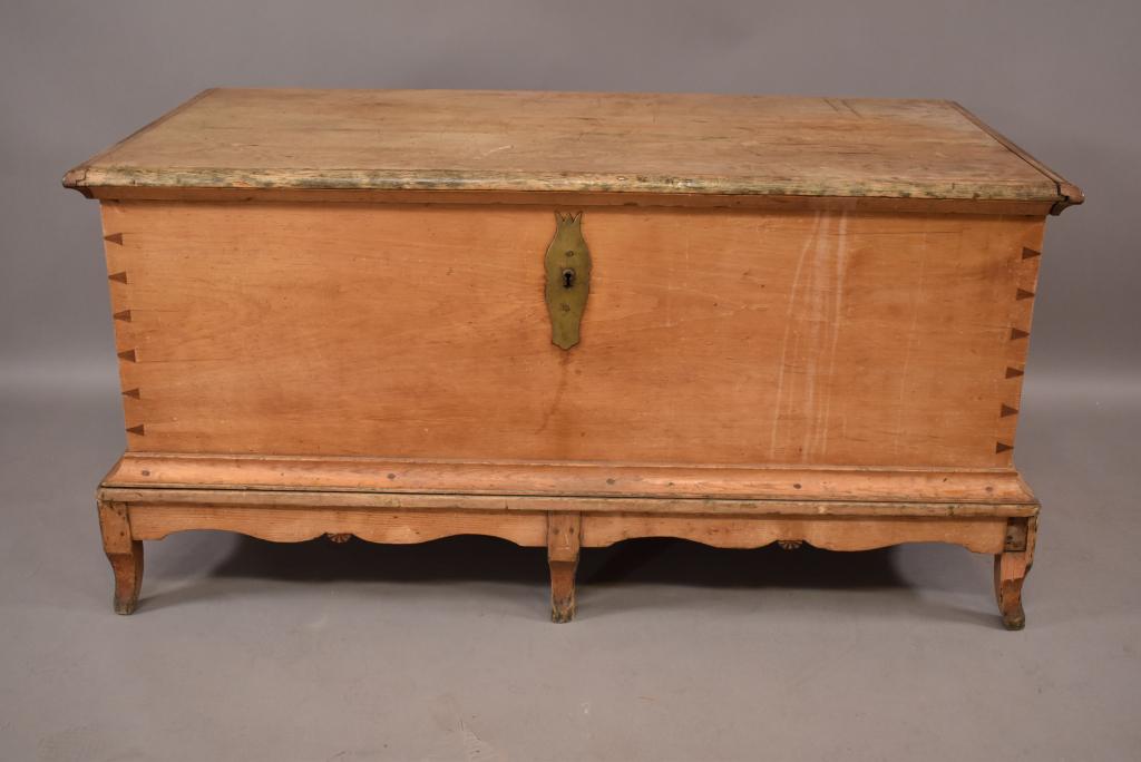 PRIMITIVE PINE TRUNK ON BASE (1 of 6)