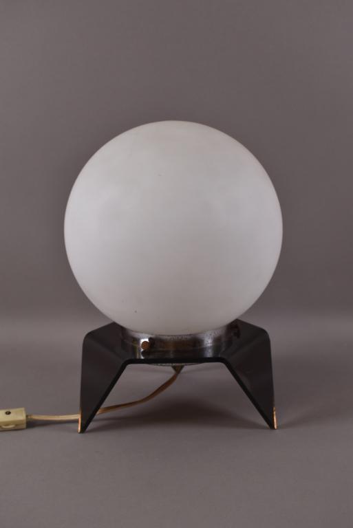 MID CENTURY LUCITE BASE LAMP (1 of 3)