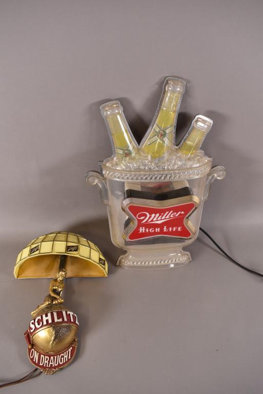 2 PLASTIC BEER SIGNS (1 of 4)
