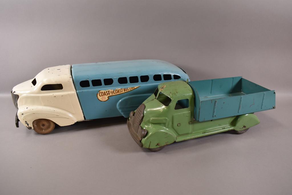 WYANDOTTE BUS & BOOMAROO TOYS DUMP TRUCK: ART DECO BUS CAB HAS BEEN REPAINTED. PARTIAL DECAL MISSING. PAINT LOSS. WOOD WHEELS / DUMP TRUCK FROM AUSTRALIA