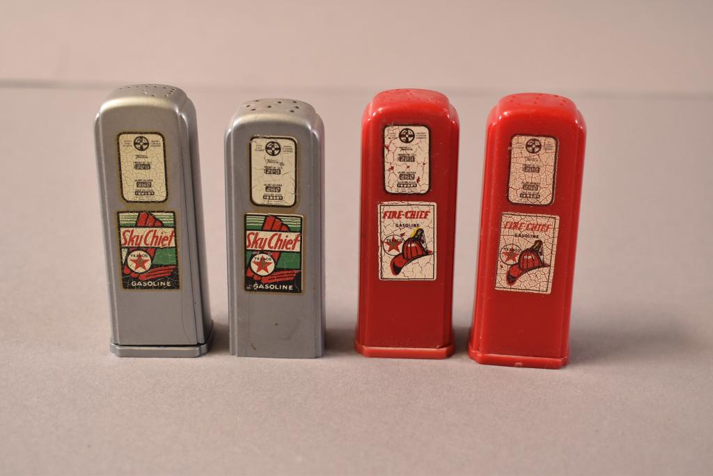 2 PAIRS OF TEXACO GAS PUMP SALT & PEPPER SHAKERS. (1 of 2)