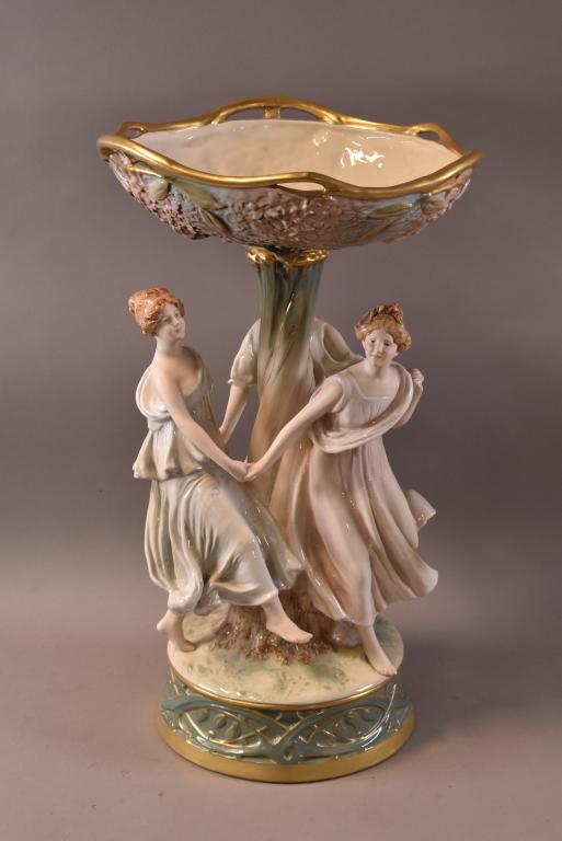 THREE GRACES ROYAL DUX COMPOTE CENTERPIECE (1 of 6)