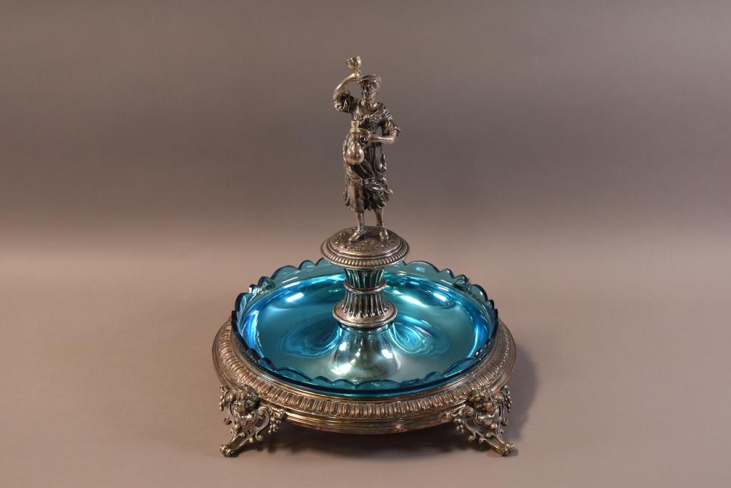 VICTORIAN SILVER PLATED FIGURAL CENTER PIECE (1 of 5)