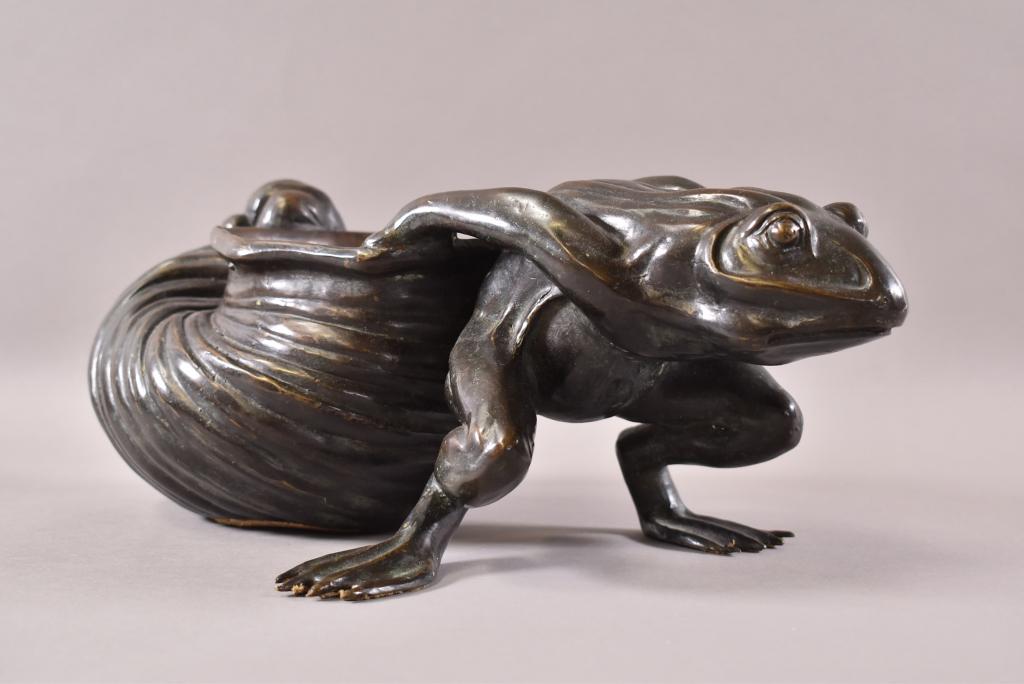 FROG PULLING SHELL BRONZE (1 of 3)