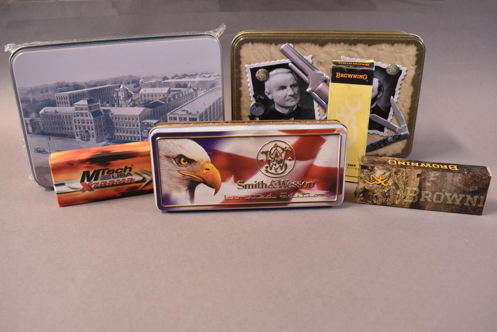 6 POCKET KNIVES IN BOX (1 of 1)