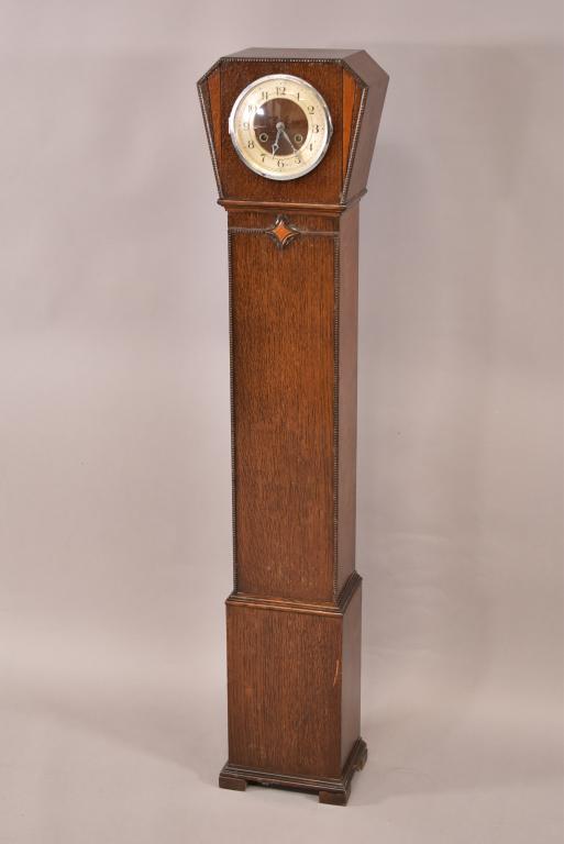 ENGLISH OAK GRANDDAUGHTER CLOCK (1 of 7)