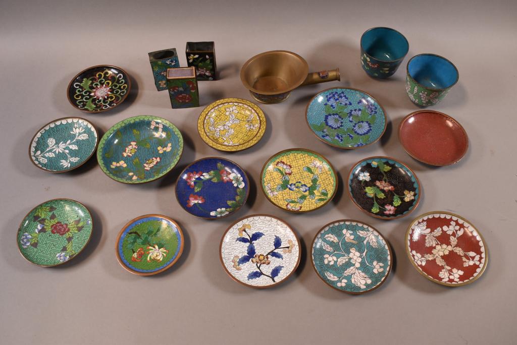 LOT OF CLOISONNE TABLE ITEMS (1 of 3)