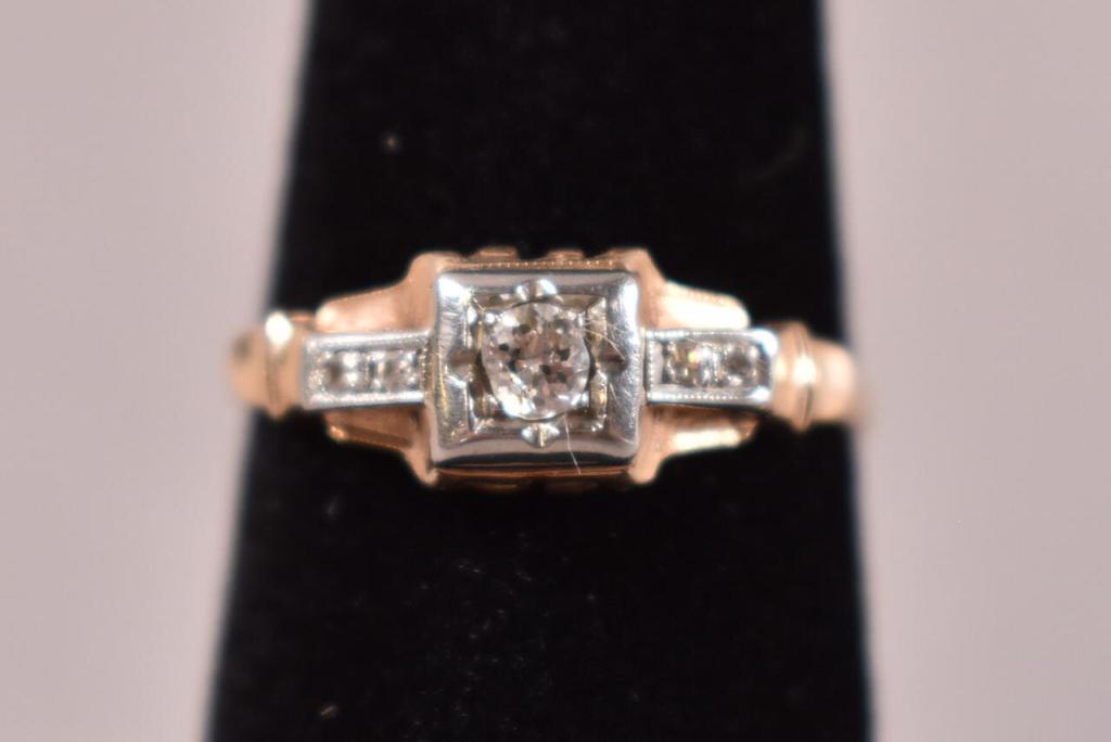 LADY'S 14KT GOLD & DIAMOND RING (1 of 3)