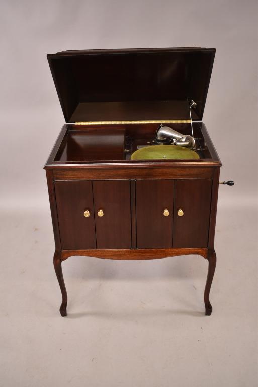VICTOR VV-210 FLOOR MODEL VICTROLA (1 of 8)