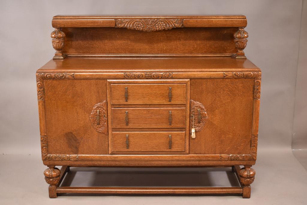 ENGLISH OAK BUFFET (1 of 5)