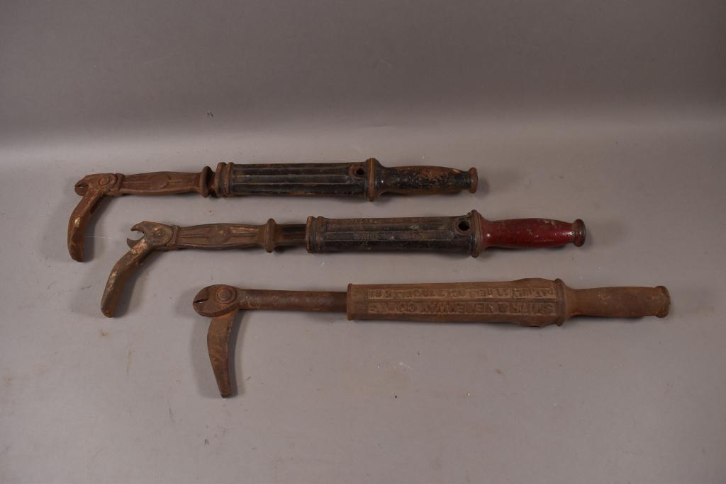 3 VINTAGE NAIL PULLERS (1 of 4)