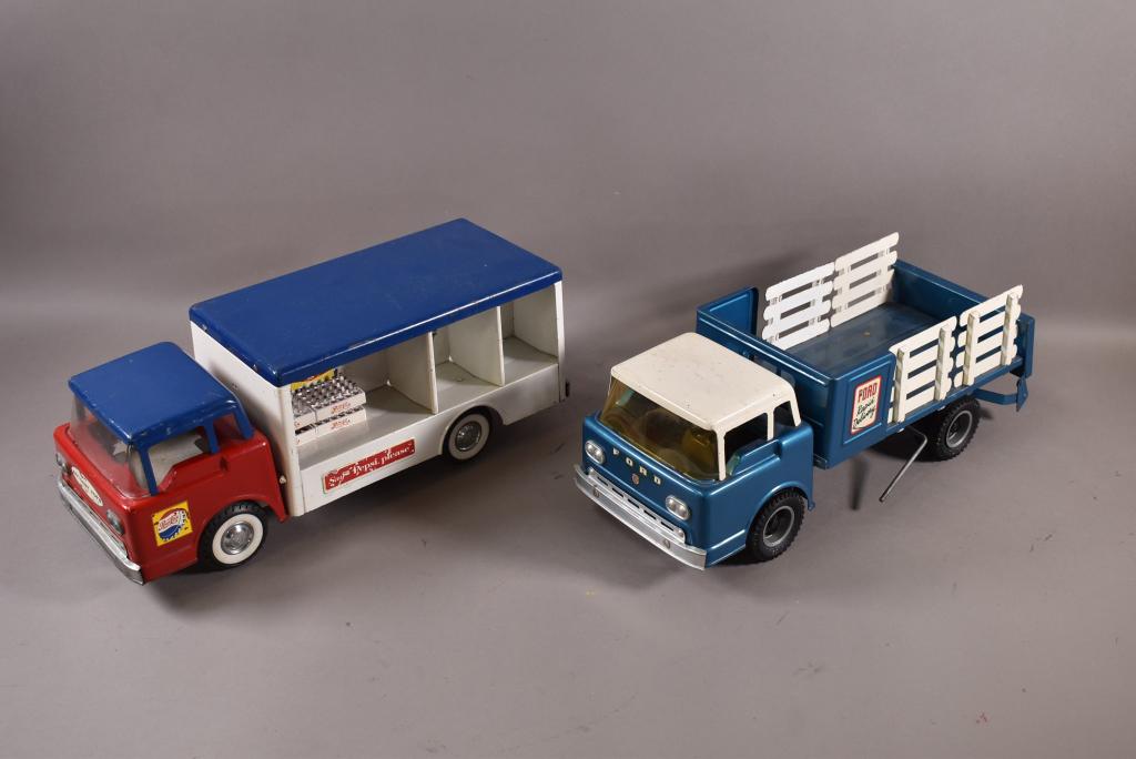 2 NYLINT TOY TRUCKS (1 of 5)