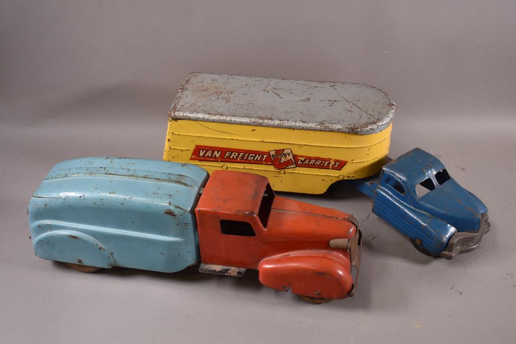 2 PRESSED STEEL TOY TRUCKS (1 of 7)