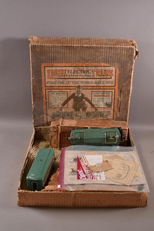 VINTAGE LIONEL TRAIN SET IN ORIGINAL BOX (1 of 4)
