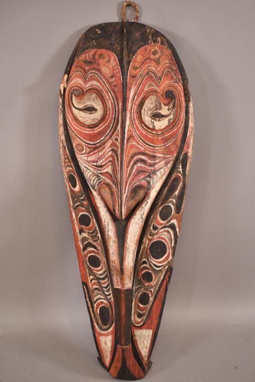 OVER 4' TALL WOOD CARVED PAPUA NEW GUINEA MASK (1 of 5)