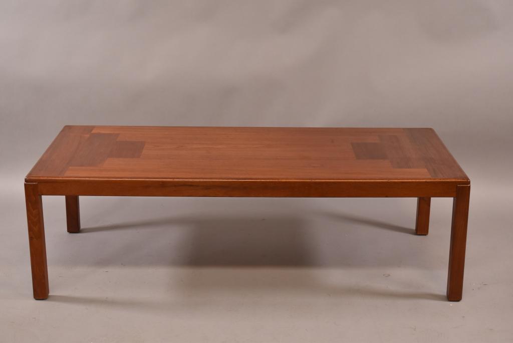 VEJLE STOLE & MOBILFABRIK COFFEE TABLE (1 of 5)