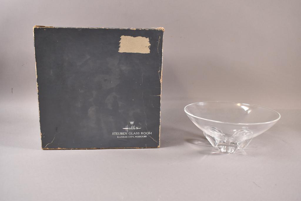 SIGNED STEUBEN ART GLASS BOWL (1 of 5)