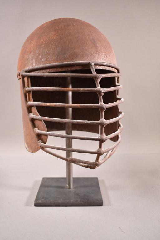 METAL ROMAN STYLE HELMET (1 of 3)