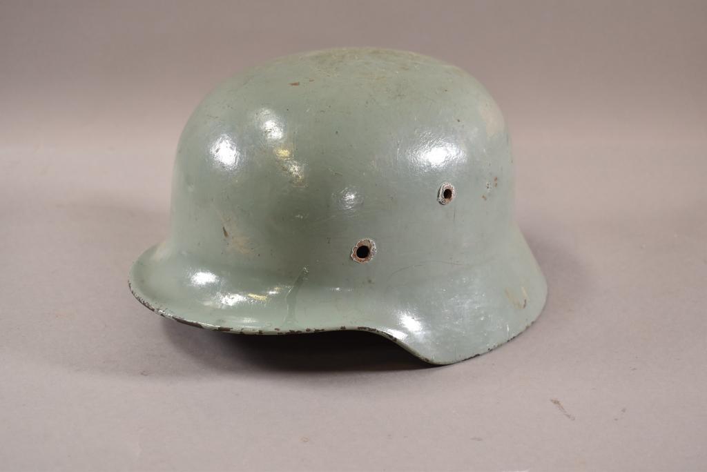 WWII GERMAN HELMET (1 of 6)