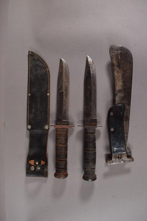 3 MILITARY KNIVES (1 of 5)