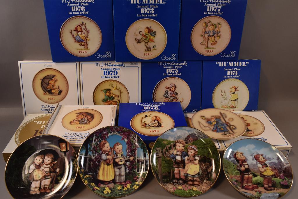 13 HUMMEL PLATES & 12 DANBURY MINT HUMMEL PLATES (1 of 2)