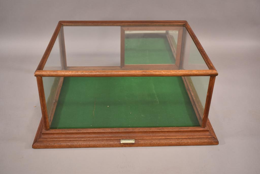1900'S AM. OAK TABLE TOP SHOWCASE (1 of 5)
