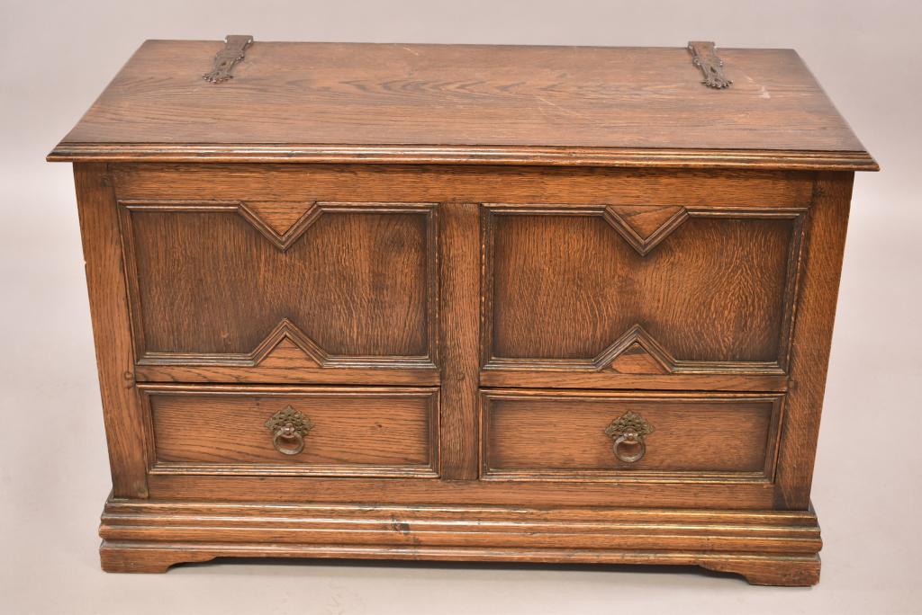 ENGLISH OAK TRUNK OR BLANKET CHEST (1 of 4)