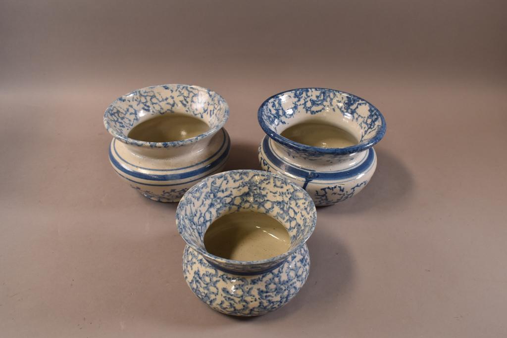 3 BLUE & WHITE SPONGEWARE LADY'S SPITTOONS (1 of 4)