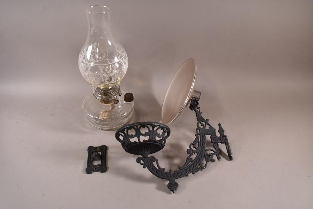 HANGING BRACKET OIL LAMP (1 of 3)
