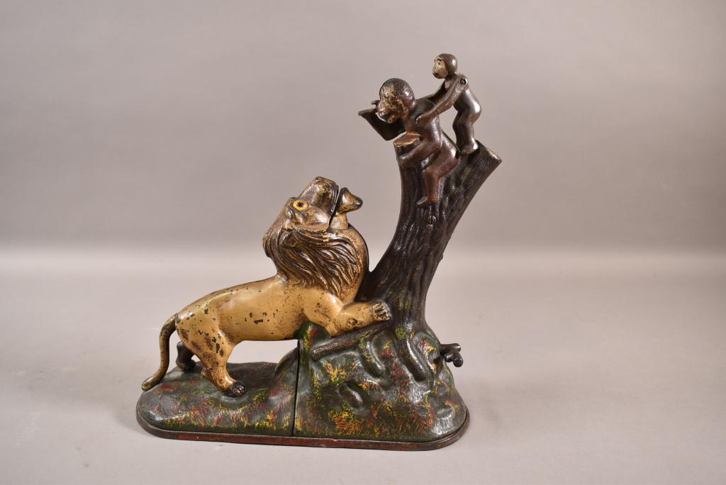 ANTIQUE LION & 2 MONKEYS C.I. MECHANICAL BANK (1 of 5)
