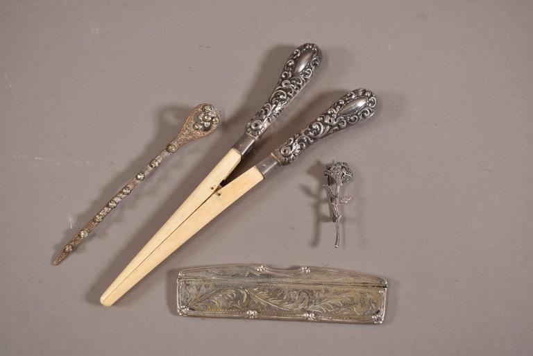 5 SMALL LADIES ITEMS (1 of 7)