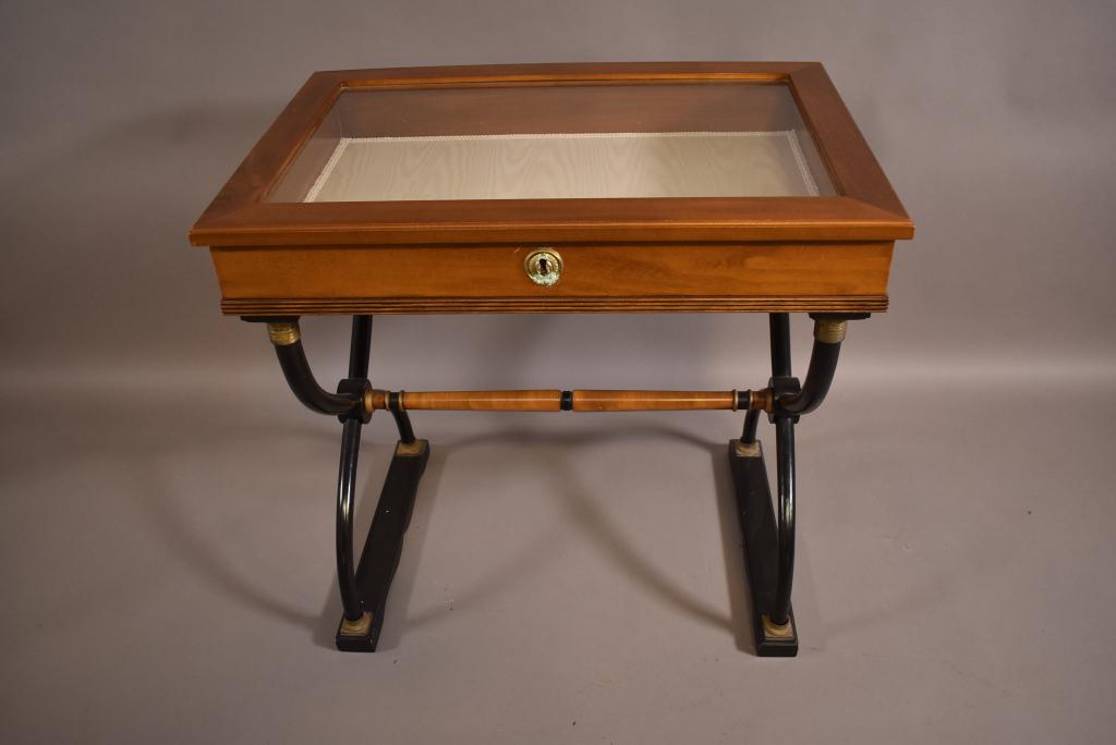 CONTEMPORARY ITALIAN VITRINE: HINGED FLIP TOP LID. FABRIC LINED INTERIOR. HAND PAINTED BASE WITH APPLIED ORMOLU. NO KEY. GOOD OVERALL CONDITION. 27" W x 19" D x 27" H. THIS ITEM EXCEEDS SIZE LIMITATIONS FOR IN HOUSE SHIPPING.