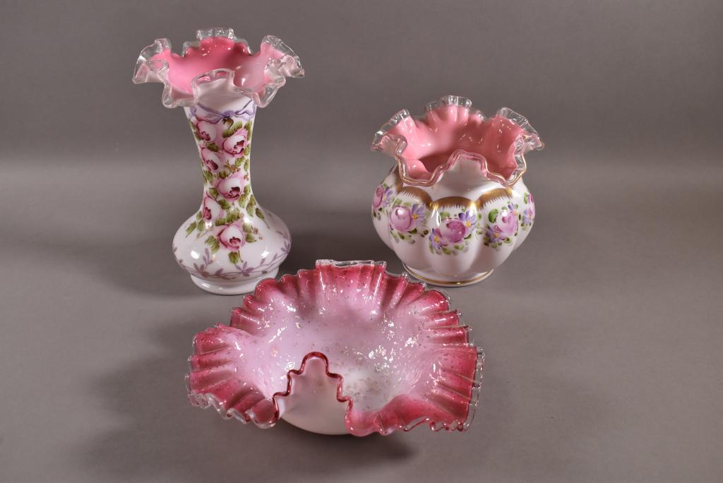 3 PIECES OF GLASSWARE INCLUDING FENTON (1 of 4)