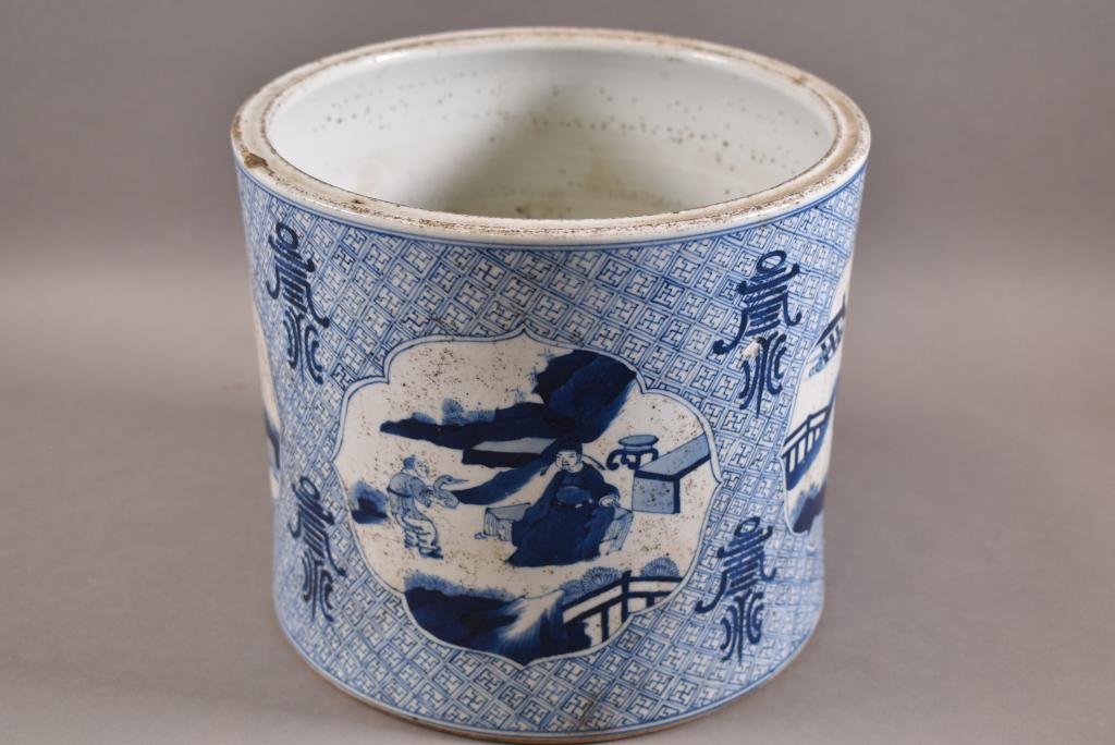 CHINESE BLUE AND WHITE BRUSHPOT (1 of 4)