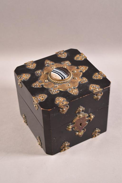 VICTORIAN ENGLISH PERFUME CADDY (1 of 5)