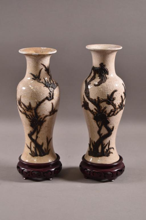 PAIR OF CHINESE PORCELAIN VASES (1 of 10)