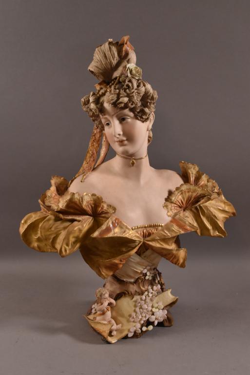 PORCELAIN AMPHORA LADY BUST (1 of 6)